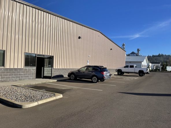 Class A Industrial: 3543 Steelhead Run Drive NE, Suite A, Albany, OR 97321
